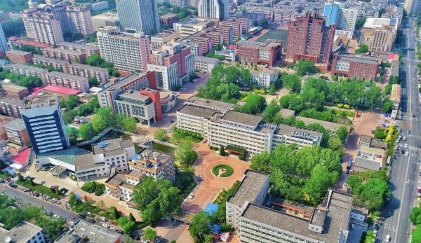 兴泊证券 今年高考最悲催的211大学，录取分数线“崩塌”，500多分都被录取